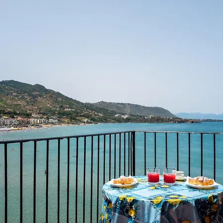 Lavatoioflats Casa Sul Mare E Sul Lavatoio Medievale A Holiday home